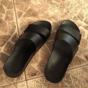 Reef sandals, black size 7 gently worn good used condition